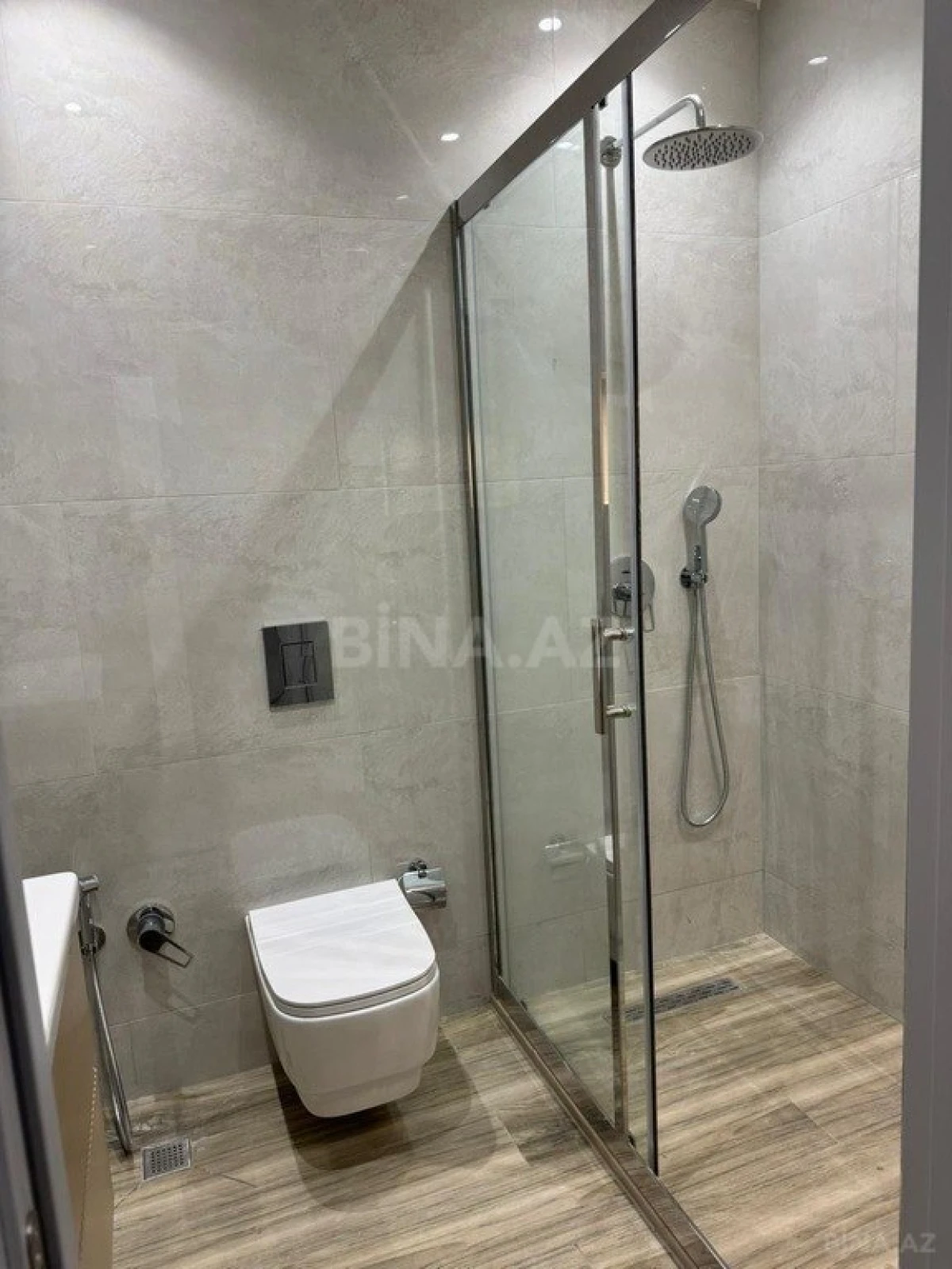 Satılır 4 otaqlı mənzil 174 m²