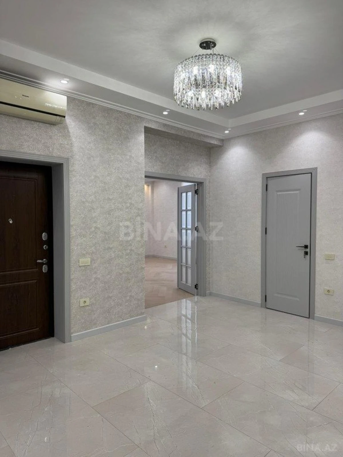 Satılır 4 otaqlı mənzil 174 m²