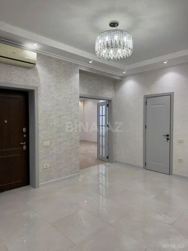 Satılır 4 otaqlı mənzil 174 m²