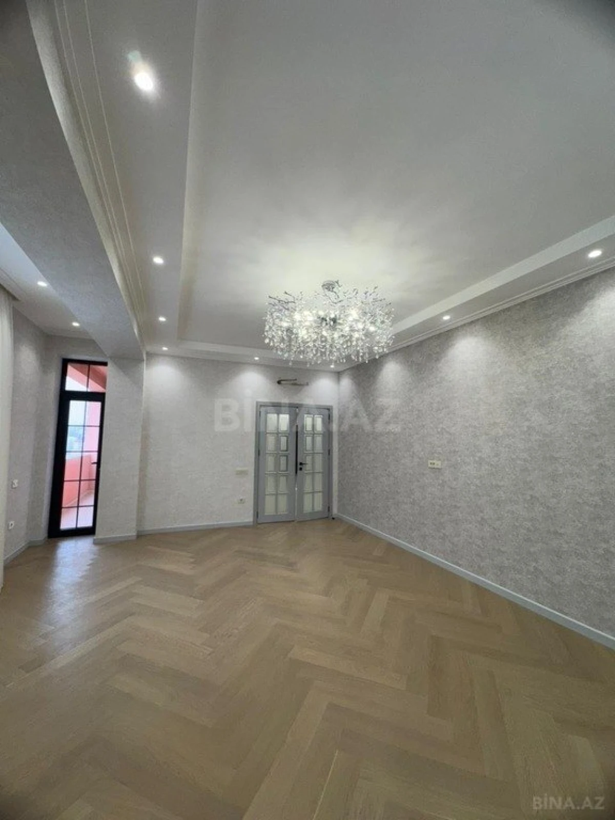 Satılır 4 otaqlı mənzil 174 m²