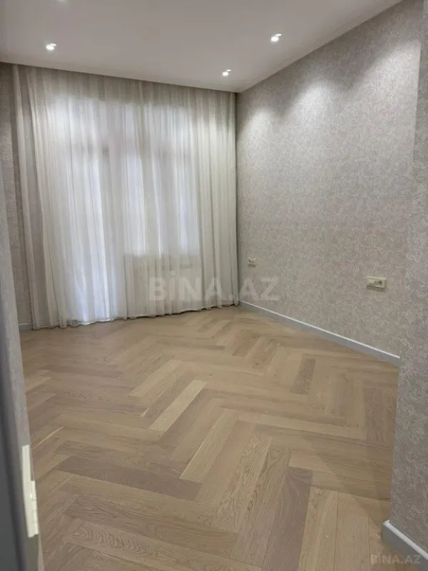 Satılır 4 otaqlı mənzil 174 m²