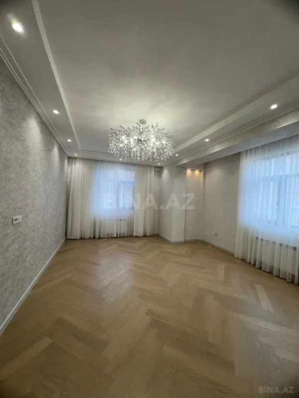 Satılır 4 otaqlı mənzil 174 m²