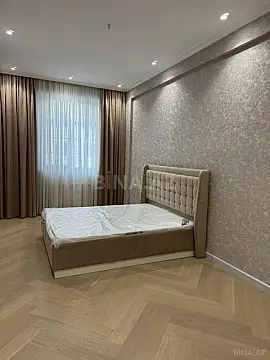 Satılır 4 otaqlı mənzil 174 m²