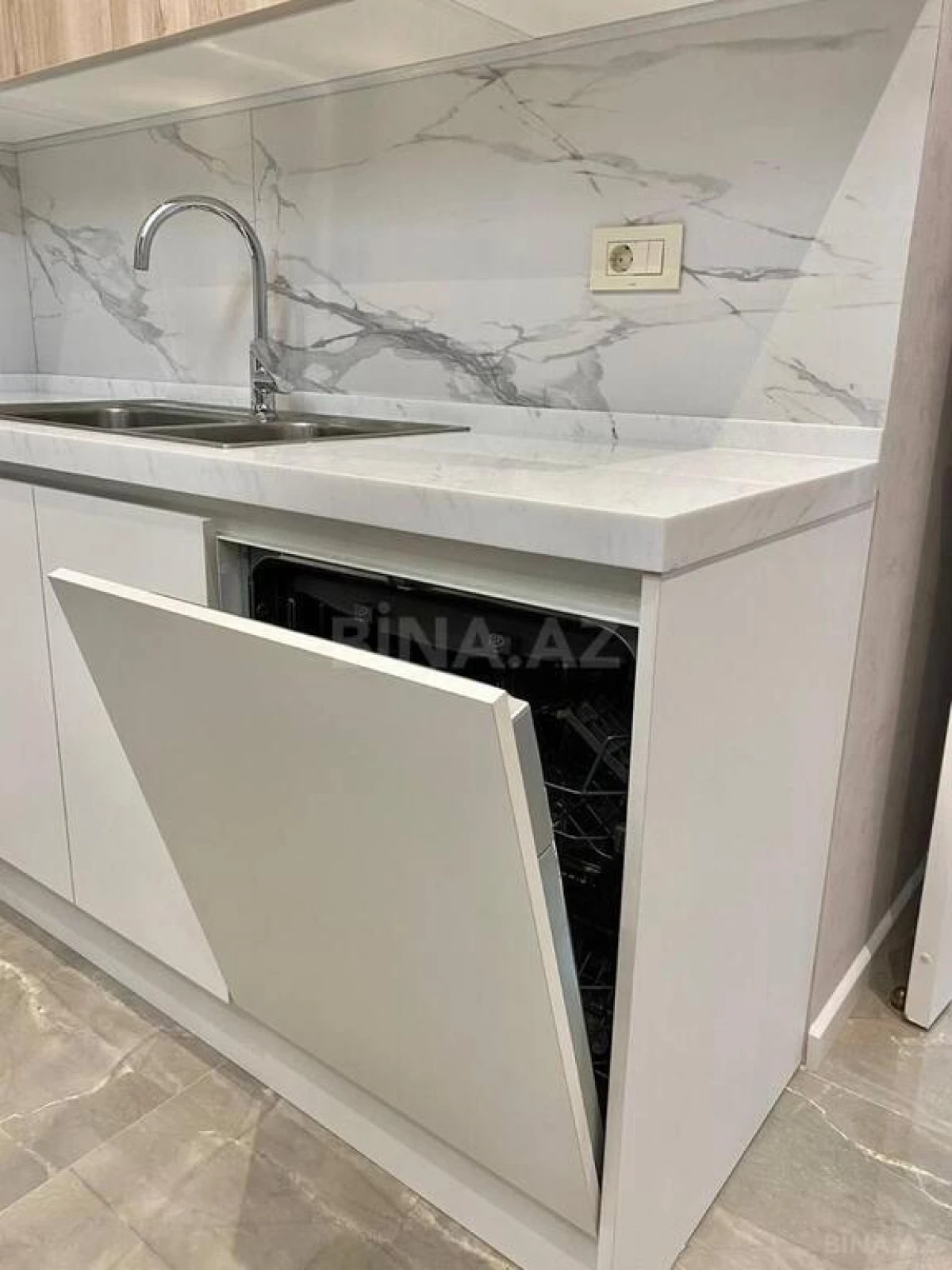 Kirayə verilir 3 otaqlı mənzil 150 m²