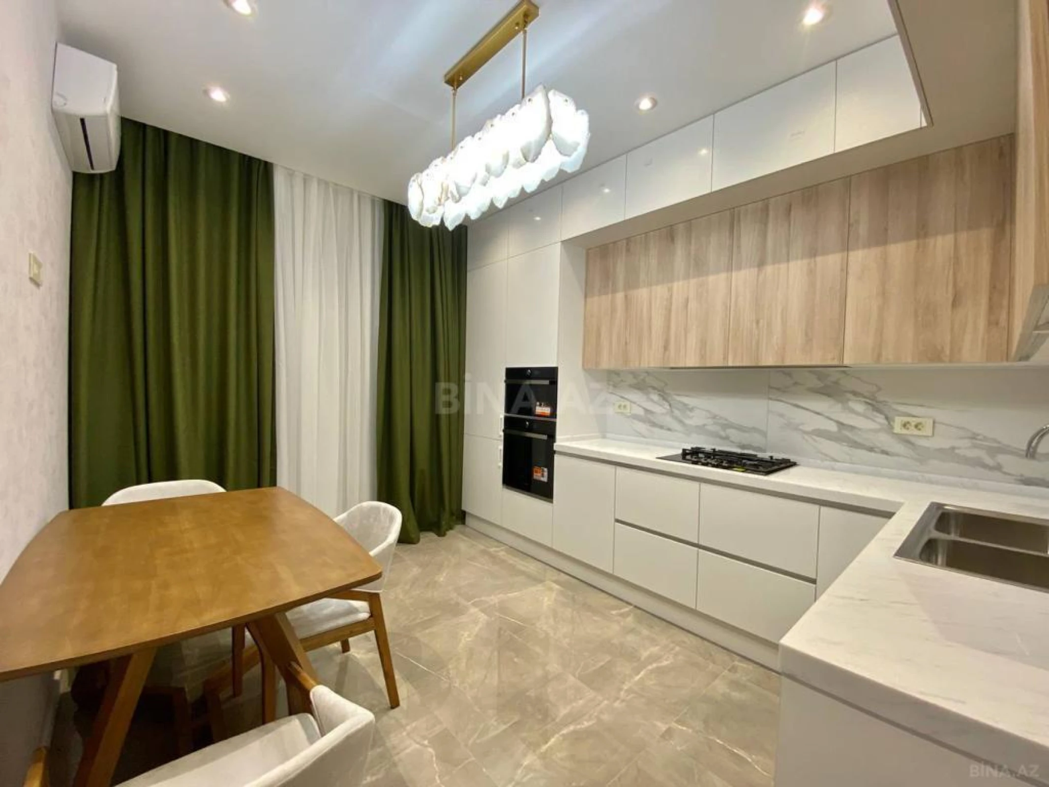 Kirayə verilir 3 otaqlı mənzil 150 m²