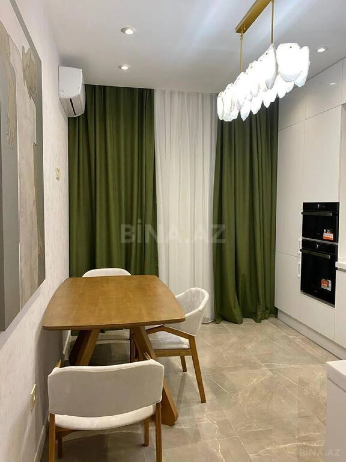 Kirayə verilir 3 otaqlı mənzil 150 m²