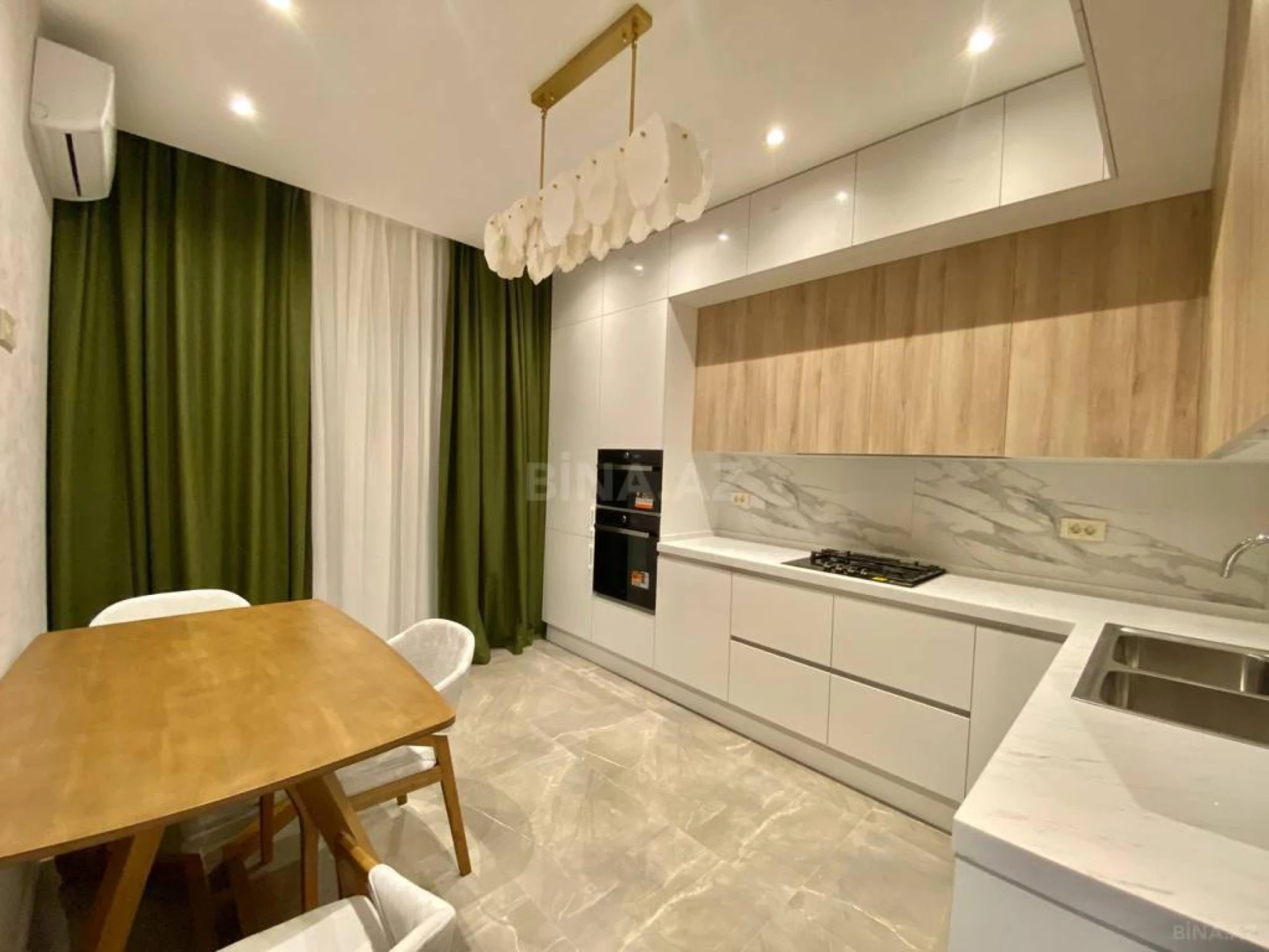 Kirayə verilir 3 otaqlı mənzil 150 m²