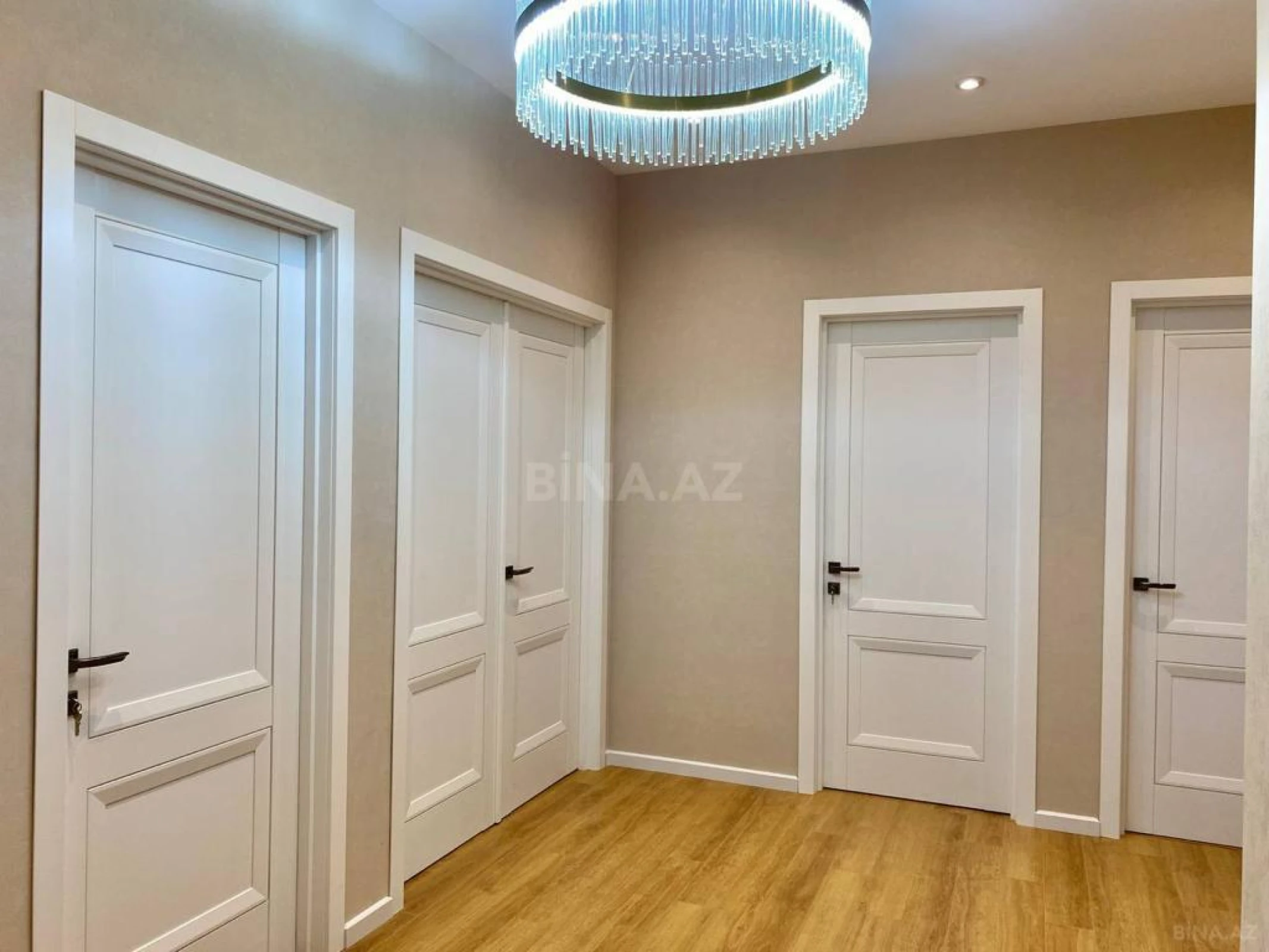 Kirayə verilir 3 otaqlı mənzil 150 m²