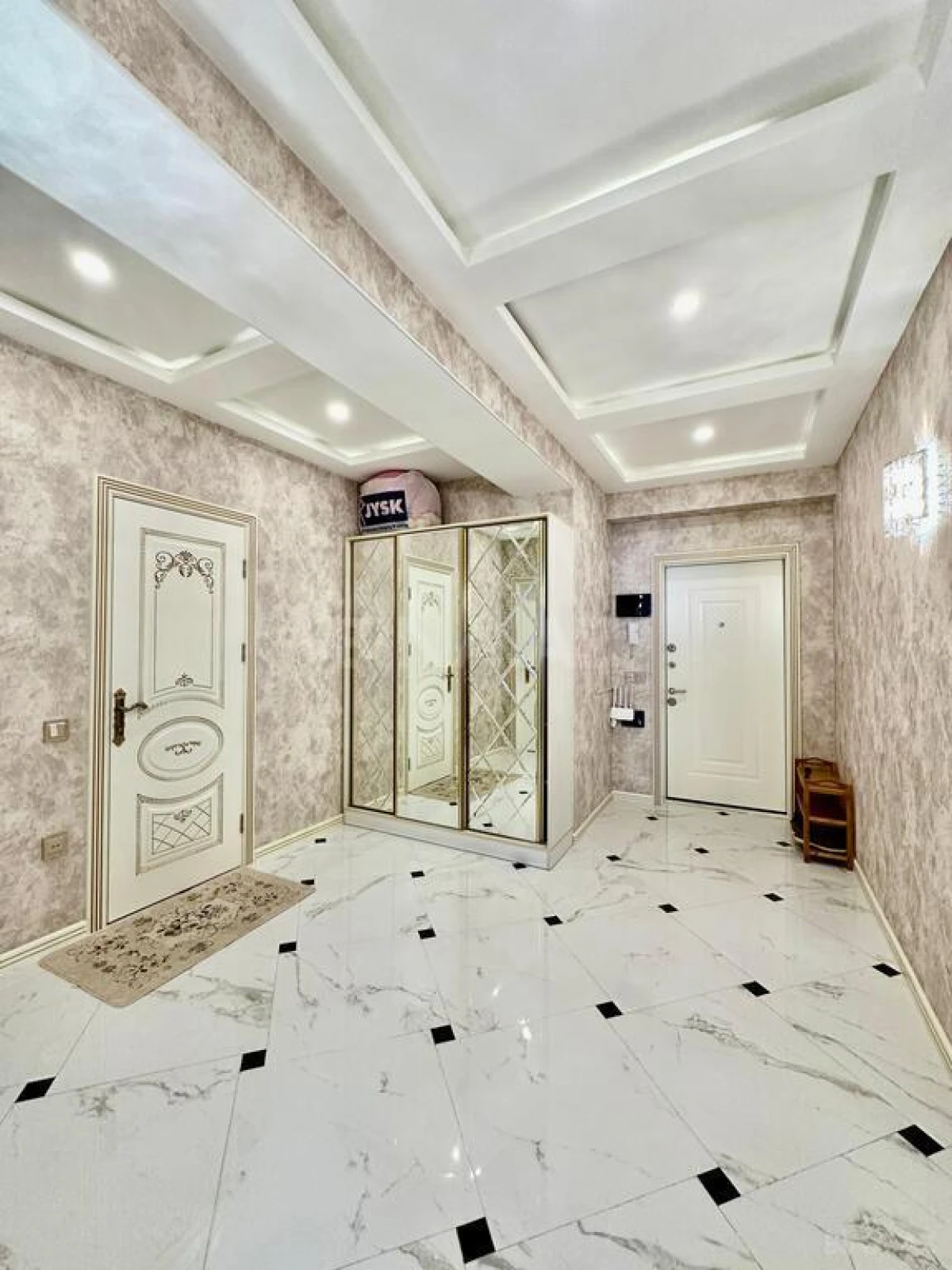 Satılır 2 otaqlı mənzil 90 m²