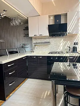Satılır 3 otaqlı mənzil 102 m²