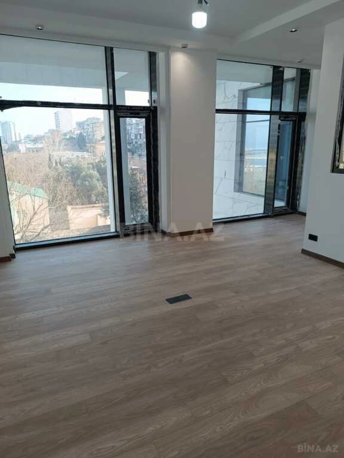 Satılır obyekt 265 m²