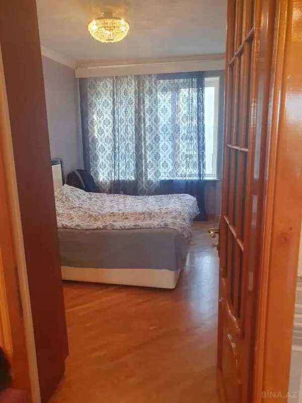 Satılır 4 otaqlı mənzil 120 m²