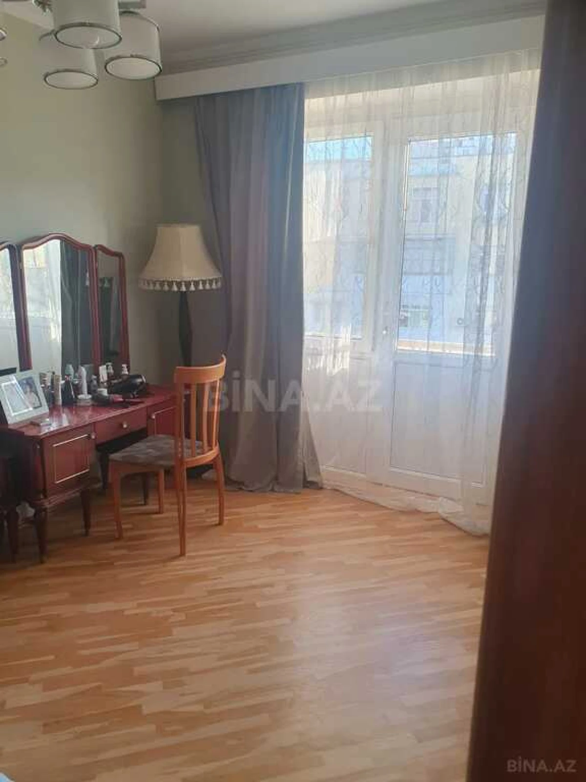 Satılır 4 otaqlı mənzil 120 m²