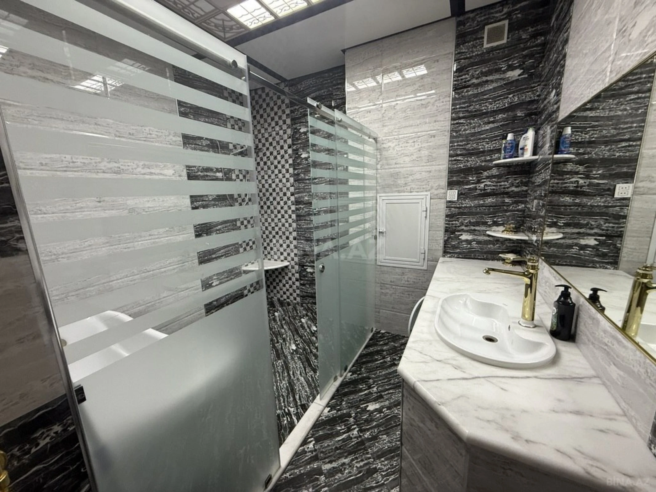 Satılır 8 otaqlı mənzil 361 m²