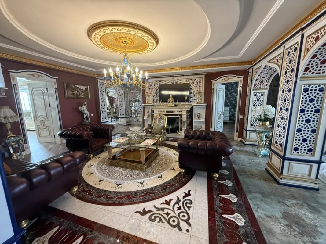 Satılır 8 otaqlı mənzil 361 m²