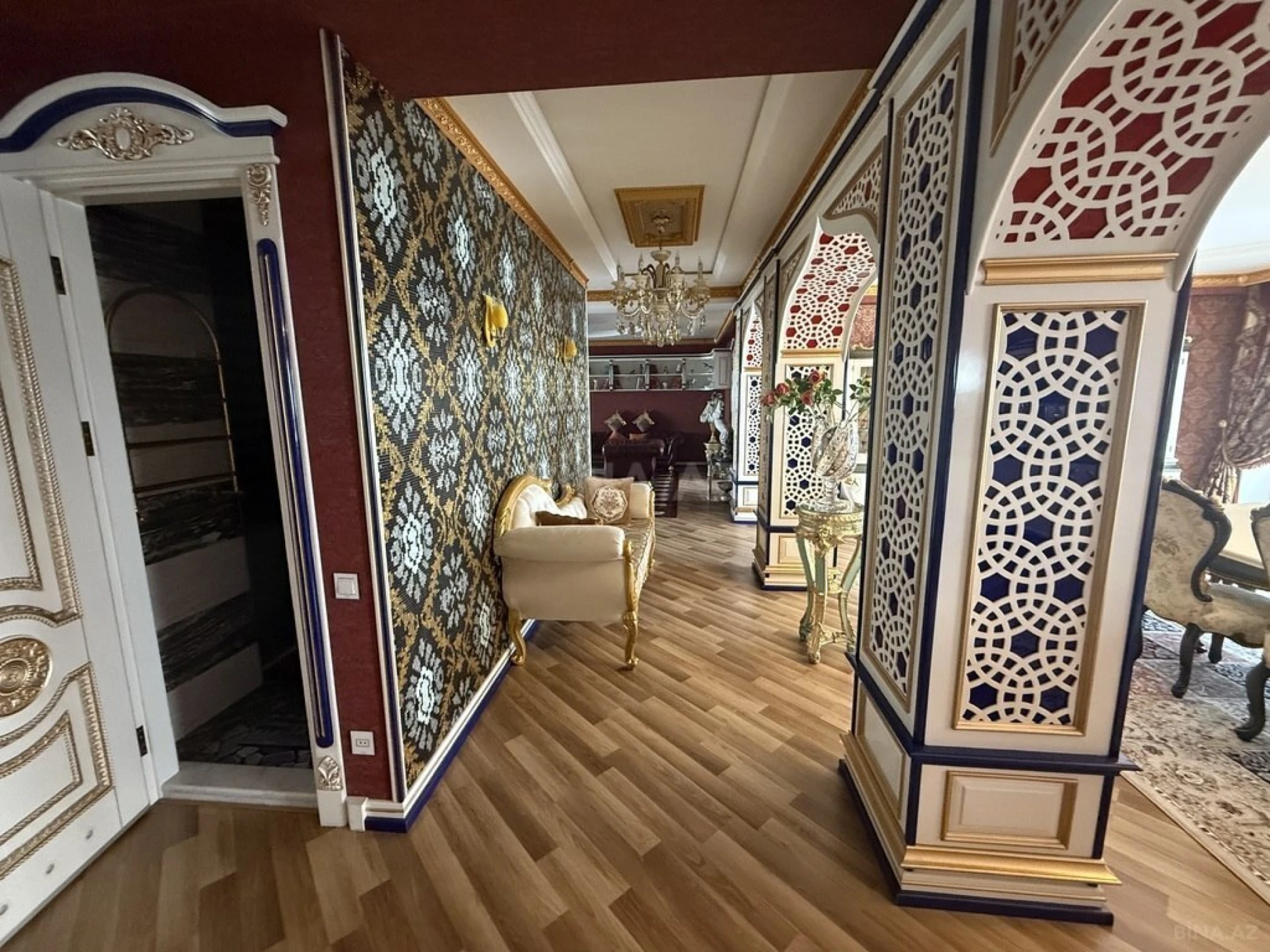 Satılır 8 otaqlı mənzil 361 m²