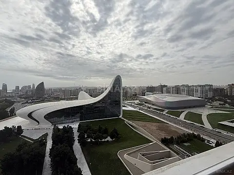 Satılır 8 otaqlı mənzil 361 m²