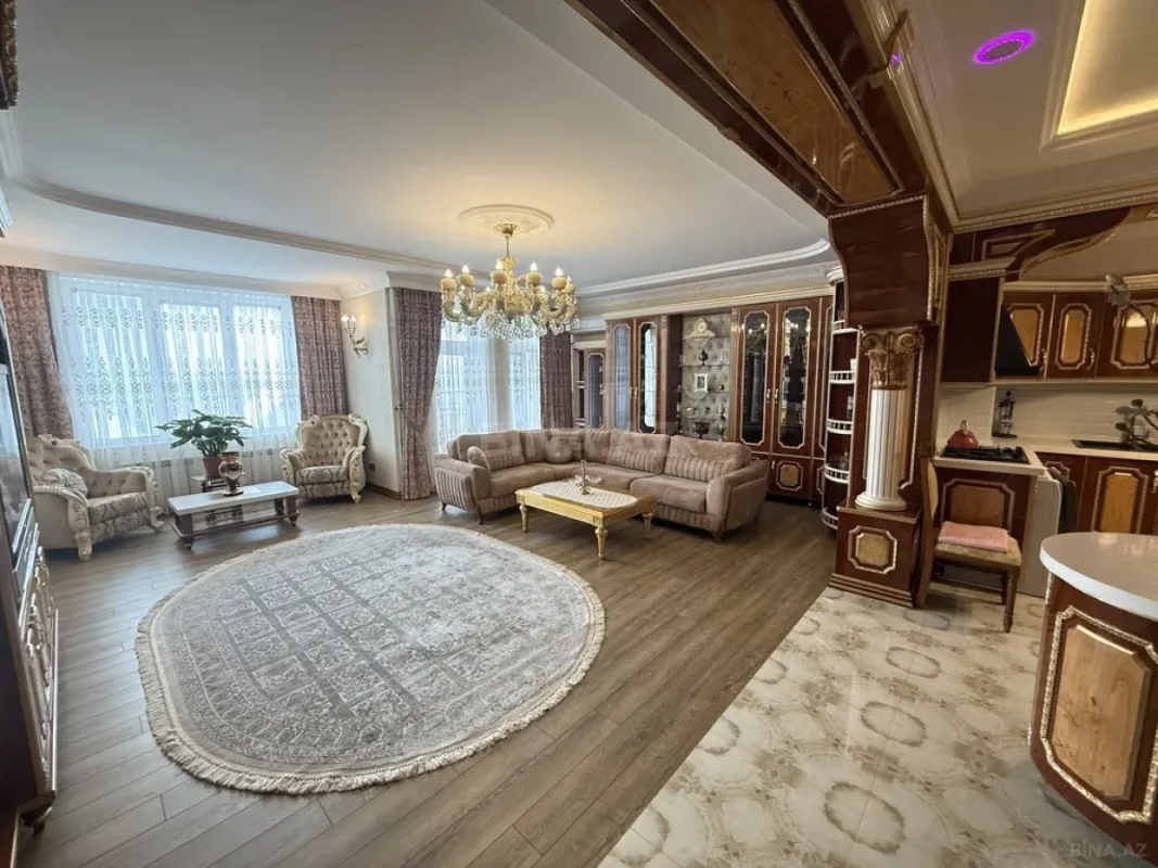 Satılır 8 otaqlı mənzil 361 m²