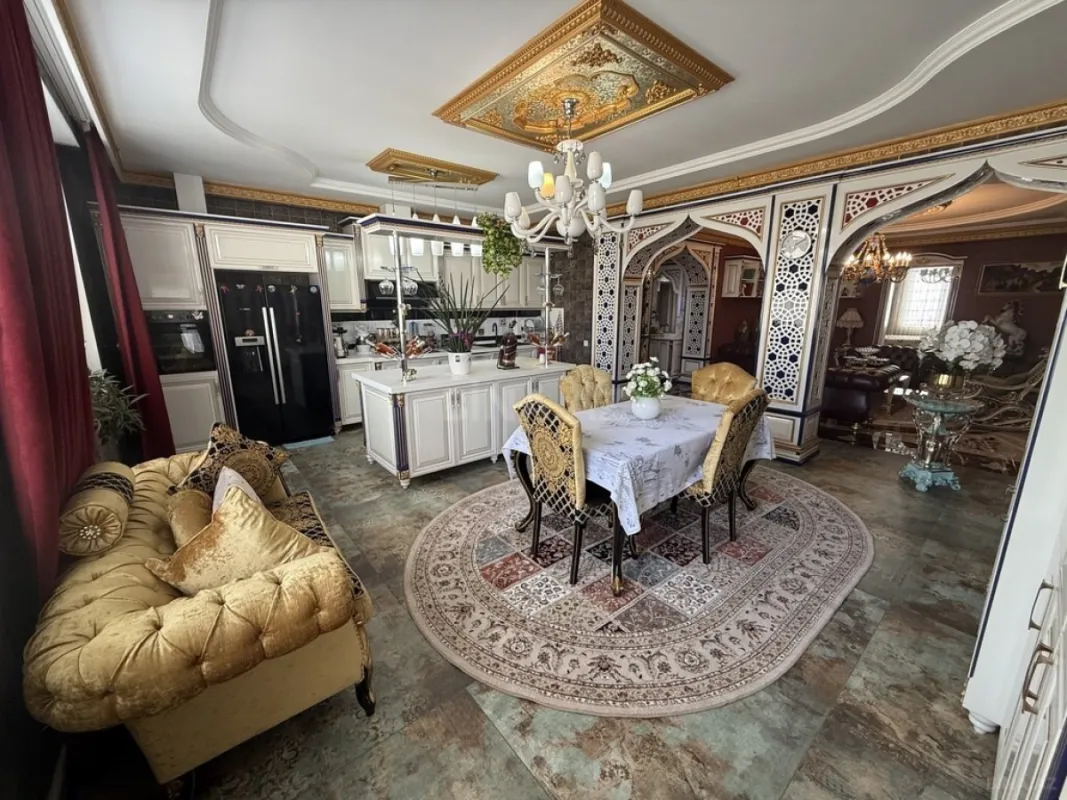 Satılır 8 otaqlı mənzil 361 m²