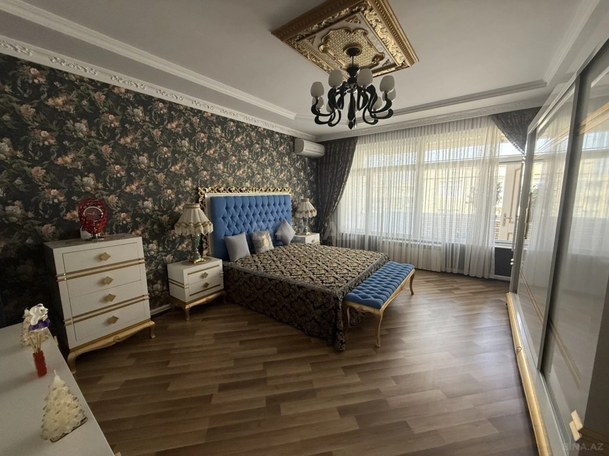 Satılır 8 otaqlı mənzil 361 m²