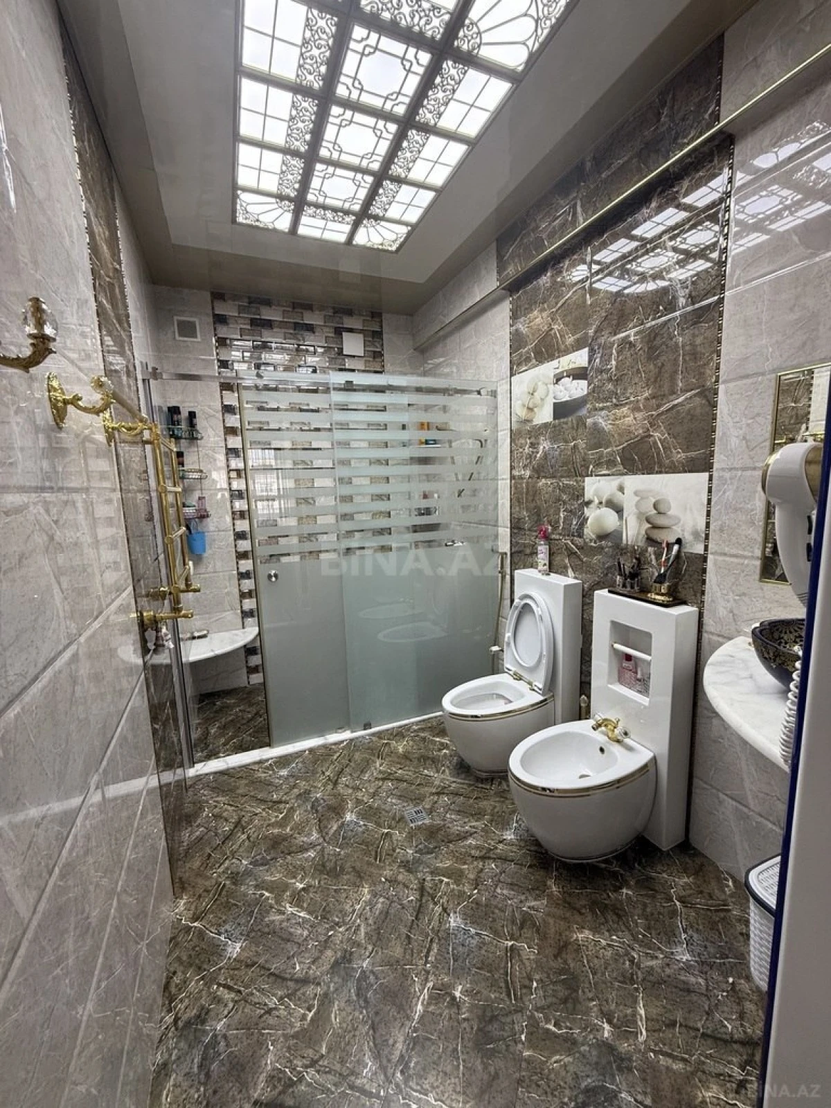 Satılır 8 otaqlı mənzil 361 m²