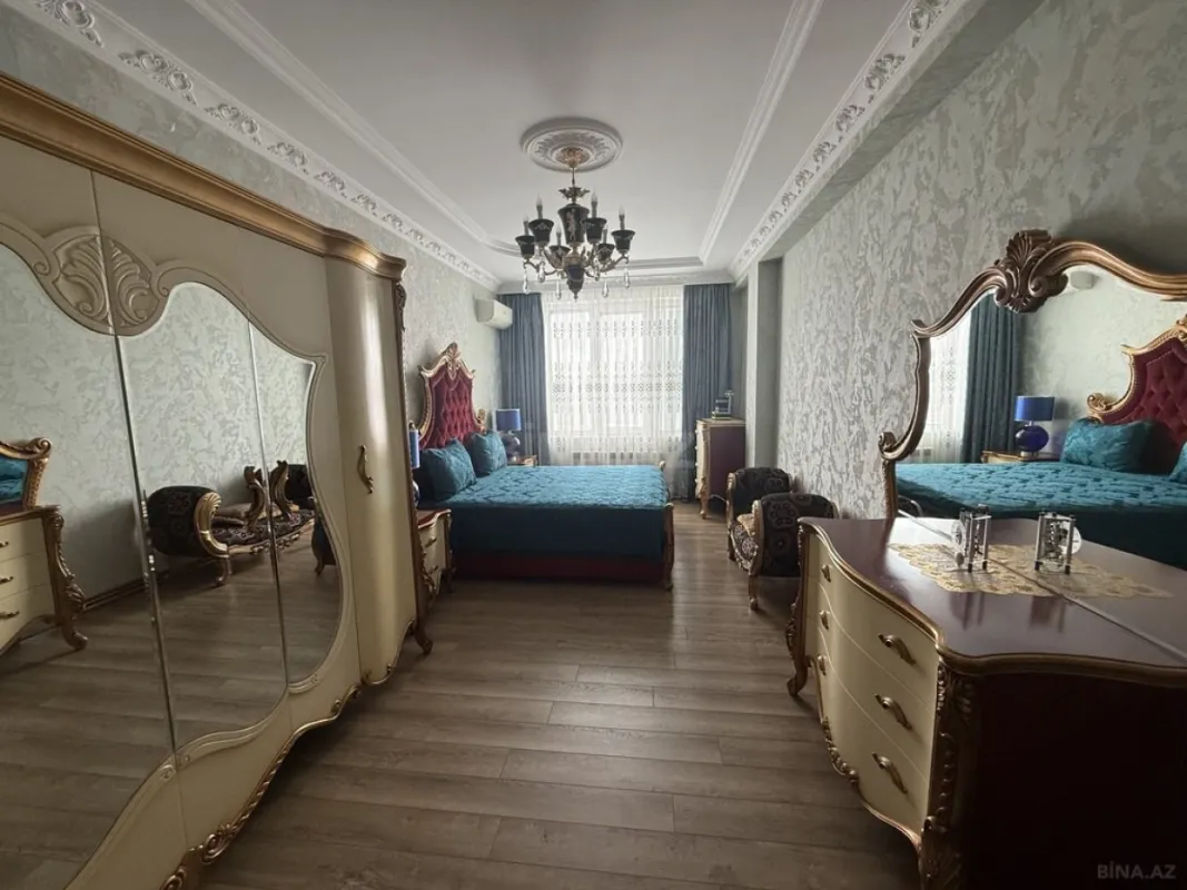 Satılır 8 otaqlı mənzil 361 m²