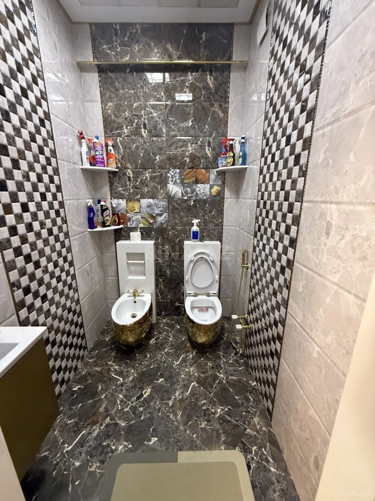 Satılır 8 otaqlı mənzil 361 m²