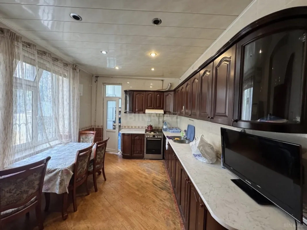 Satılır 4 otaqlı mənzil 176 m²