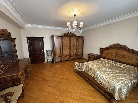 Satılır 4 otaqlı mənzil 176 m²