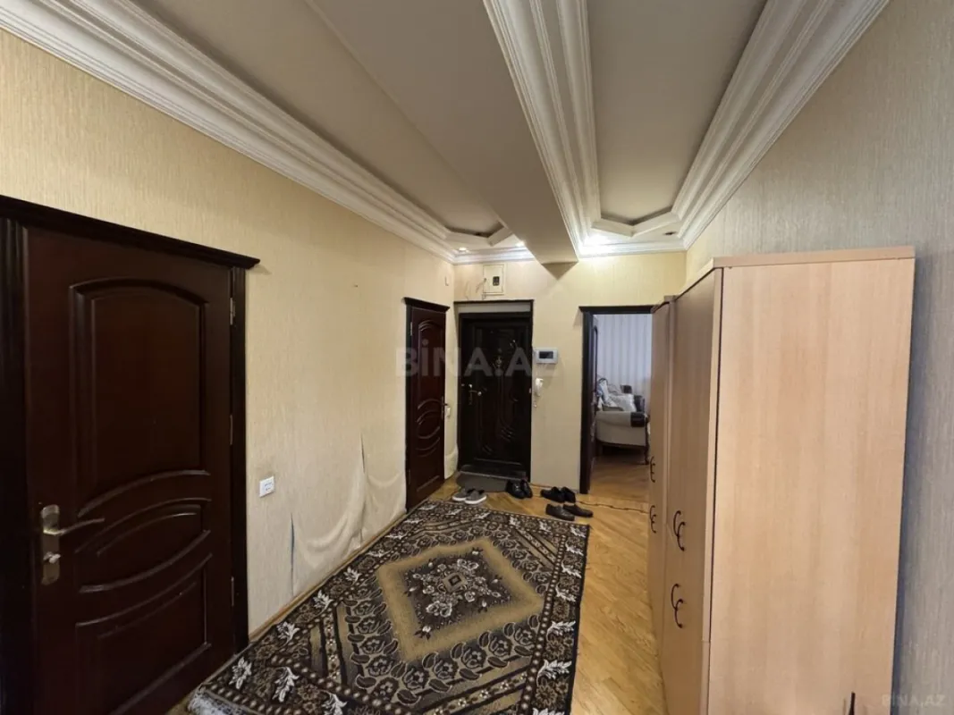 Satılır 4 otaqlı mənzil 176 m²
