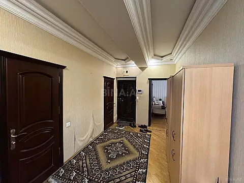 Satılır 4 otaqlı mənzil 176 m²