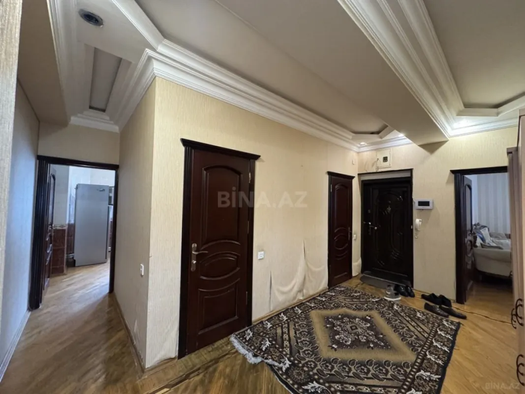 Satılır 4 otaqlı mənzil 176 m²
