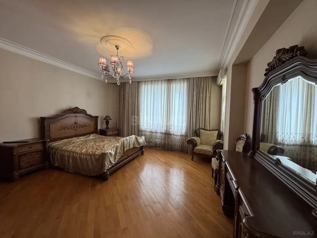 Satılır 4 otaqlı mənzil 176 m²