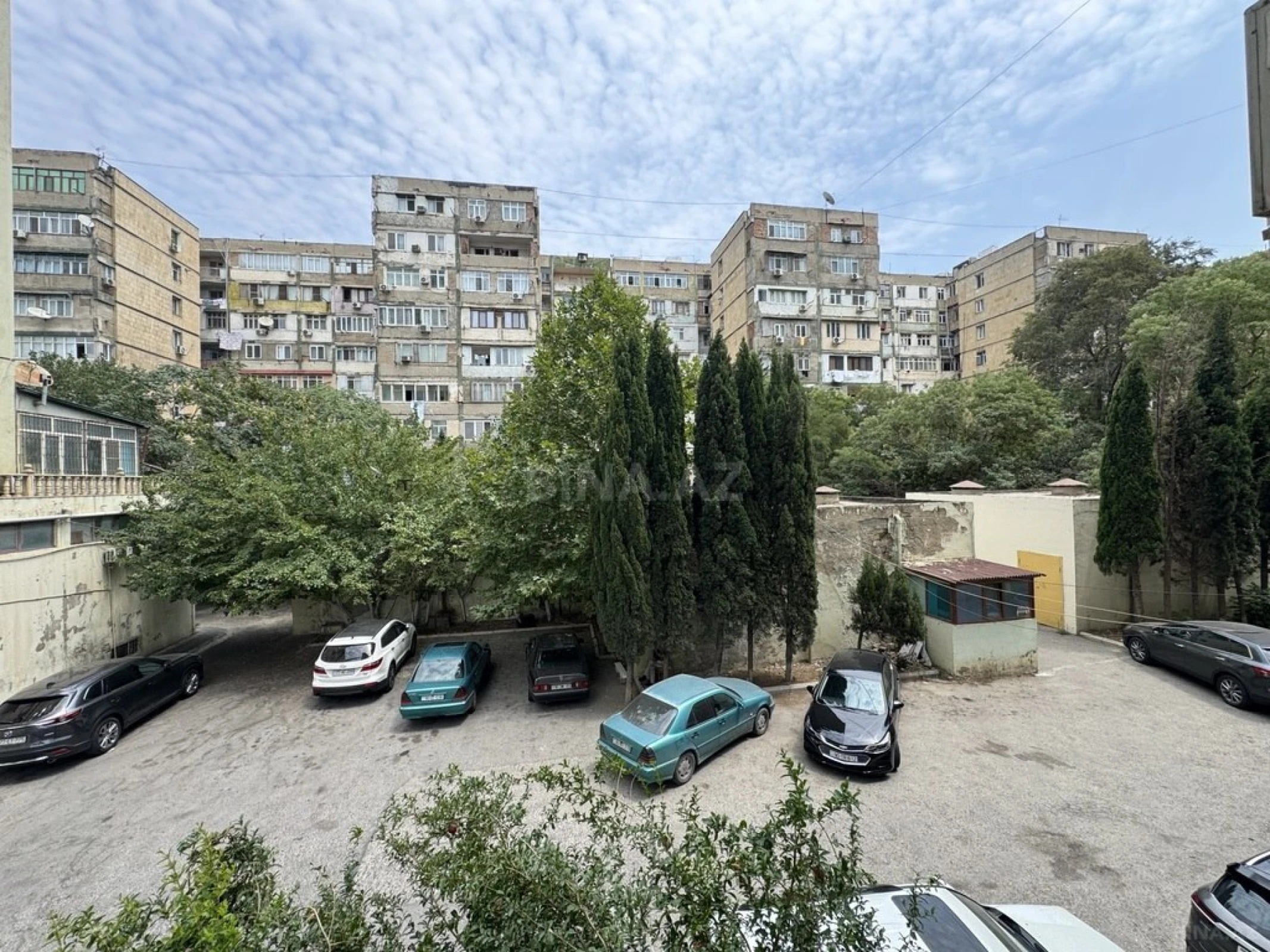 Satılır 4 otaqlı mənzil 176 m²