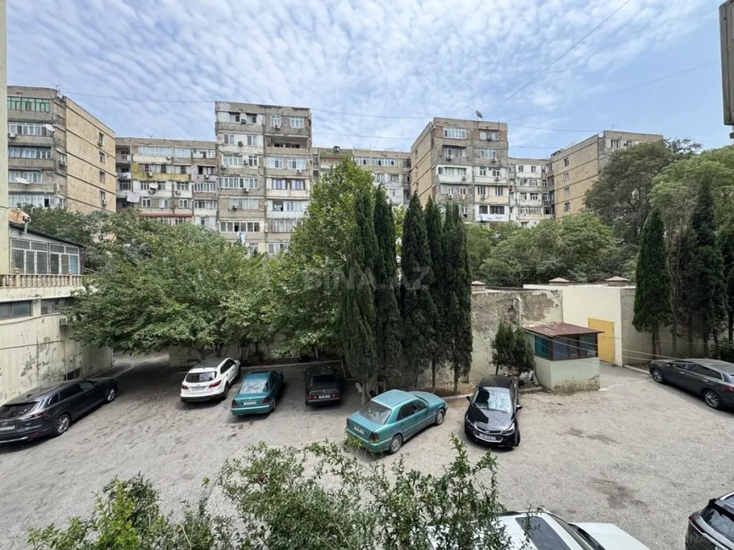 Satılır 4 otaqlı mənzil 176 m²