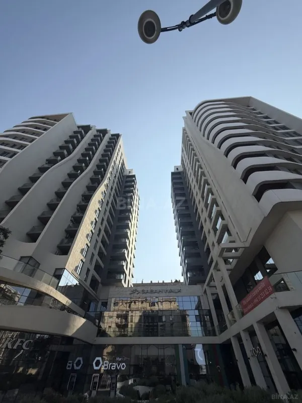 Satılır 4 otaqlı mənzil 303 m²