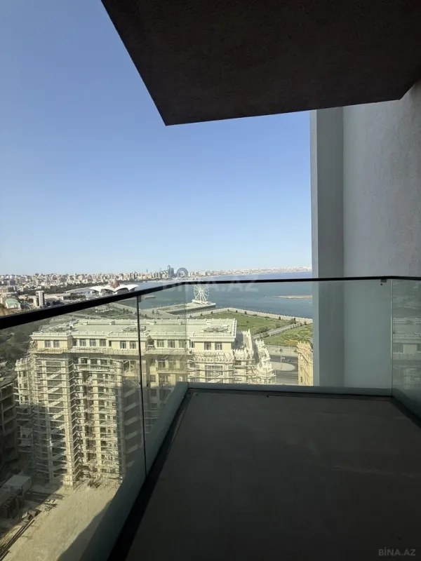 Satılır 4 otaqlı mənzil 303 m²
