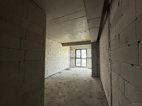 Satılır 4 otaqlı mənzil 303 m²