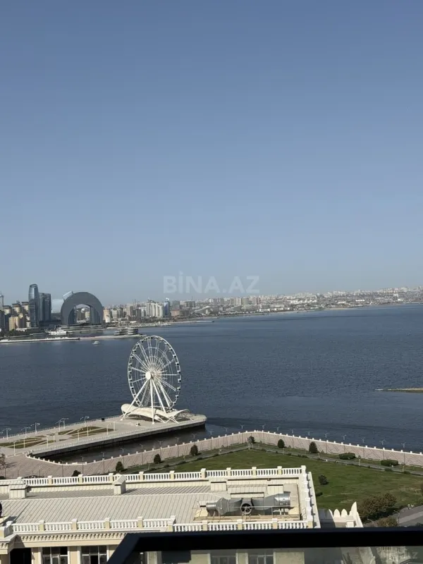 Satılır 4 otaqlı mənzil 303 m²