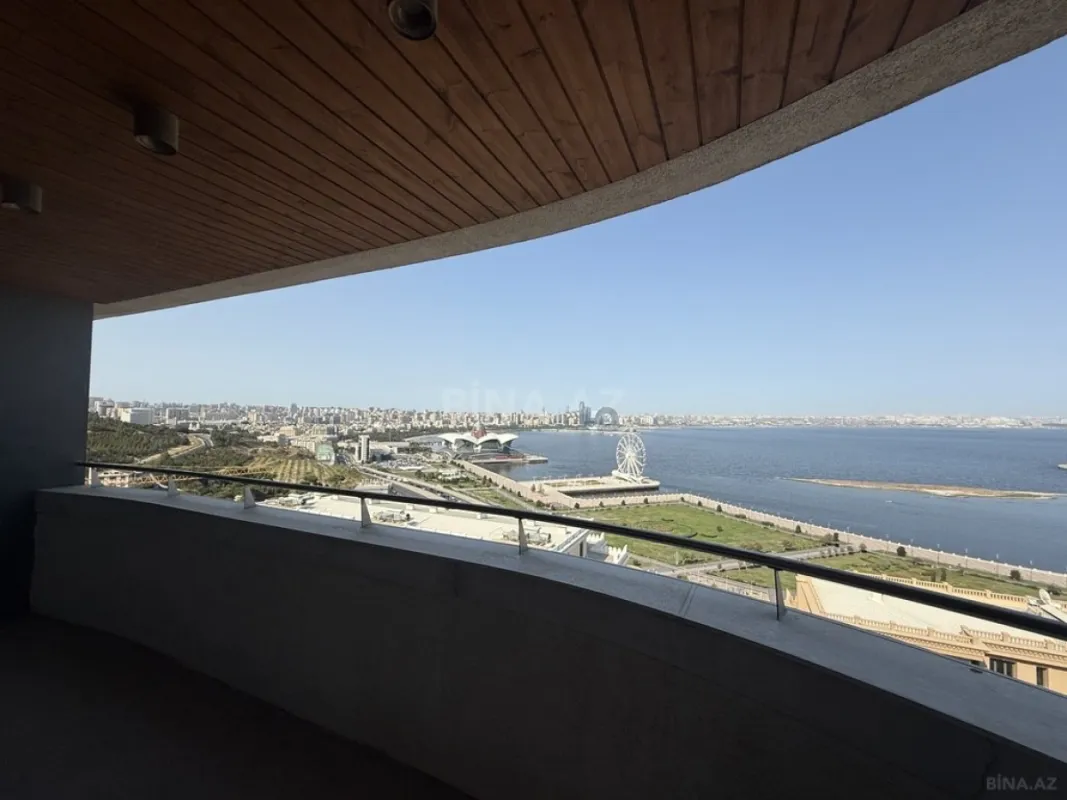 Satılır 4 otaqlı mənzil 303 m²