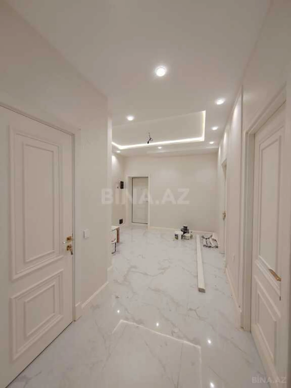 Satılır 3 otaqlı mənzil 138 m²