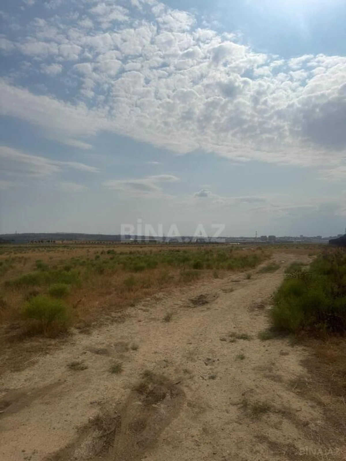 Satılır torpaq sahəsi 700 m²