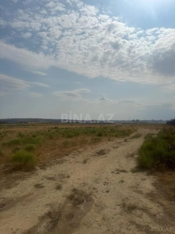 Satılır torpaq sahəsi 700 m²