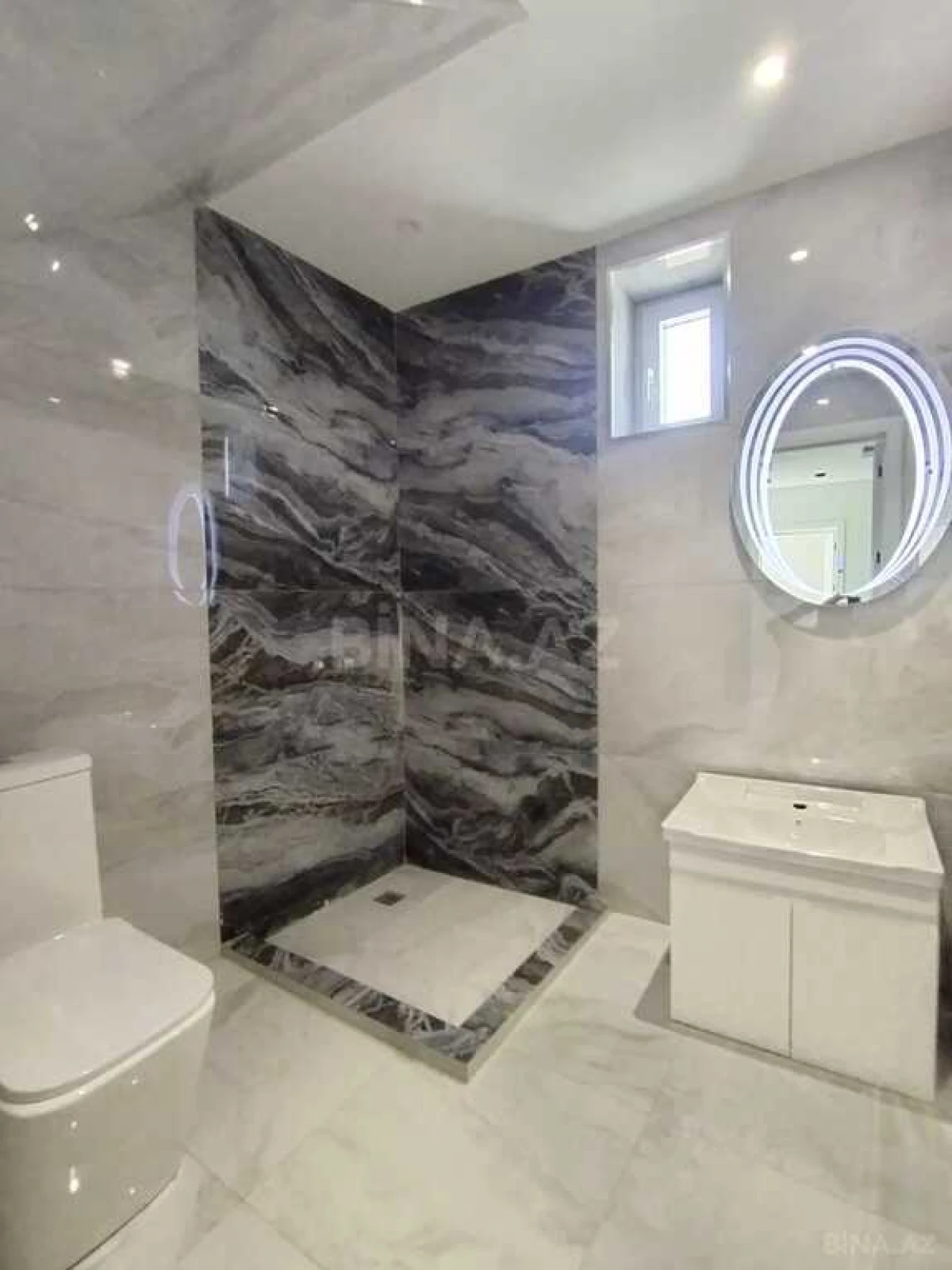 Satılır 5 otaqlı həyət evi 200 m²