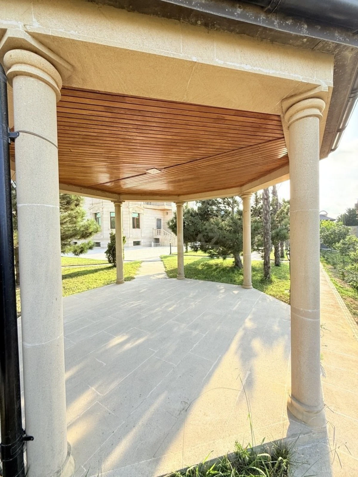 Kirayə verilir 5 otaqlı həyət evi 400 m²