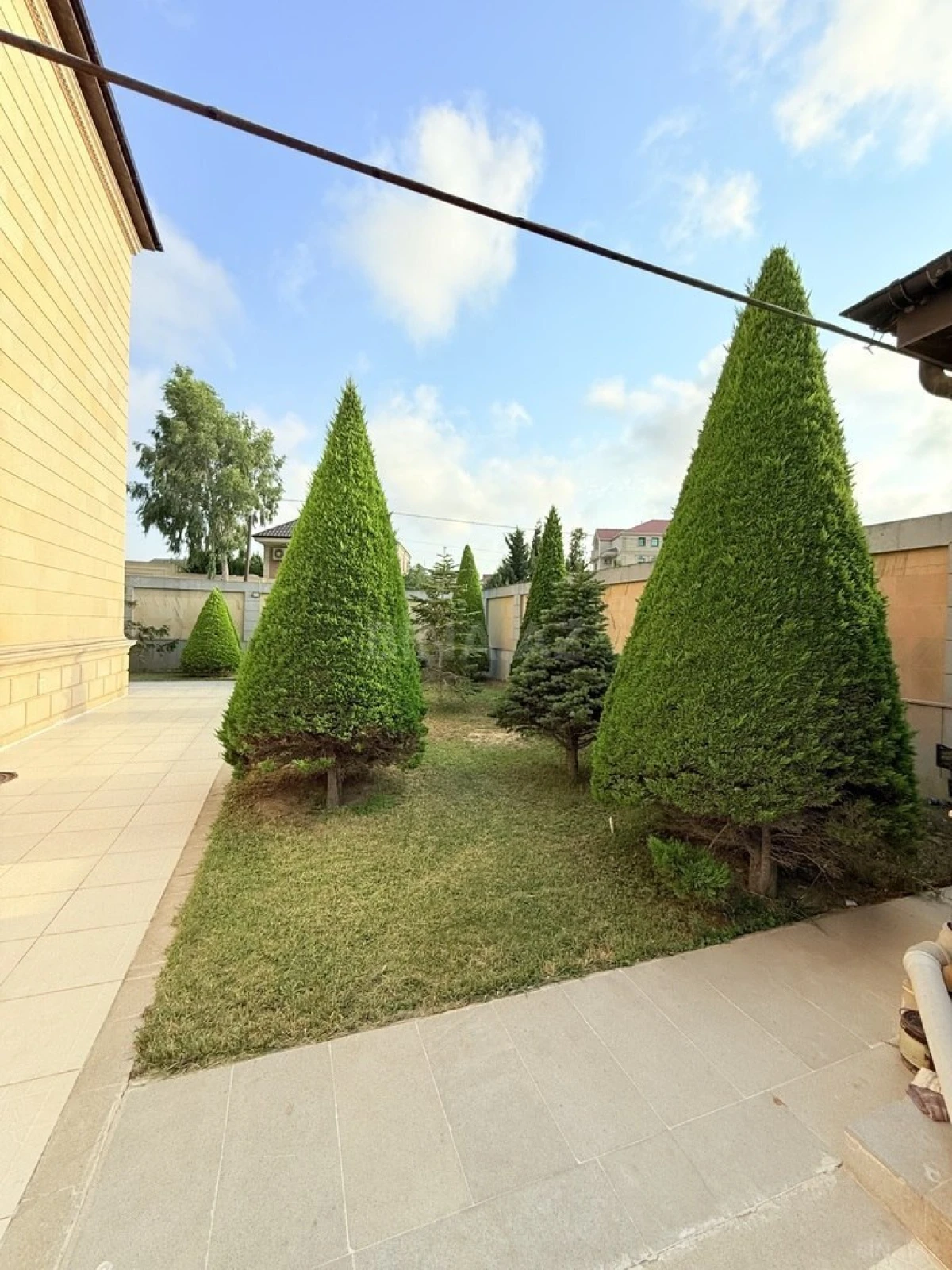 Kirayə verilir 5 otaqlı həyət evi 400 m²