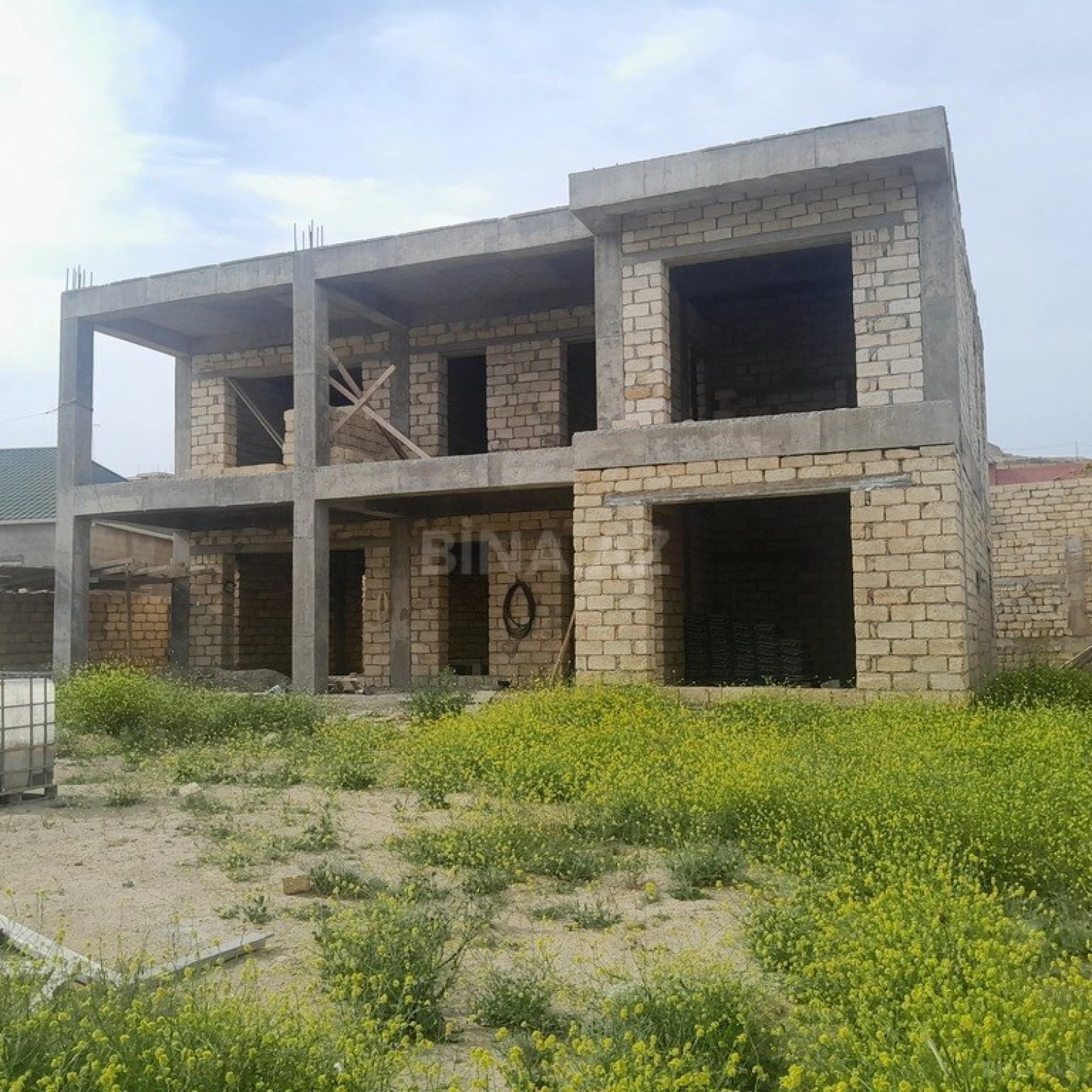 Satılır 6 otaqlı həyət evi 370 m²