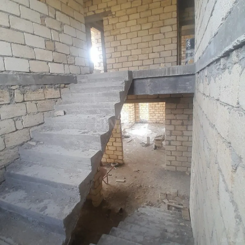 Satılır 6 otaqlı həyət evi 370 m²