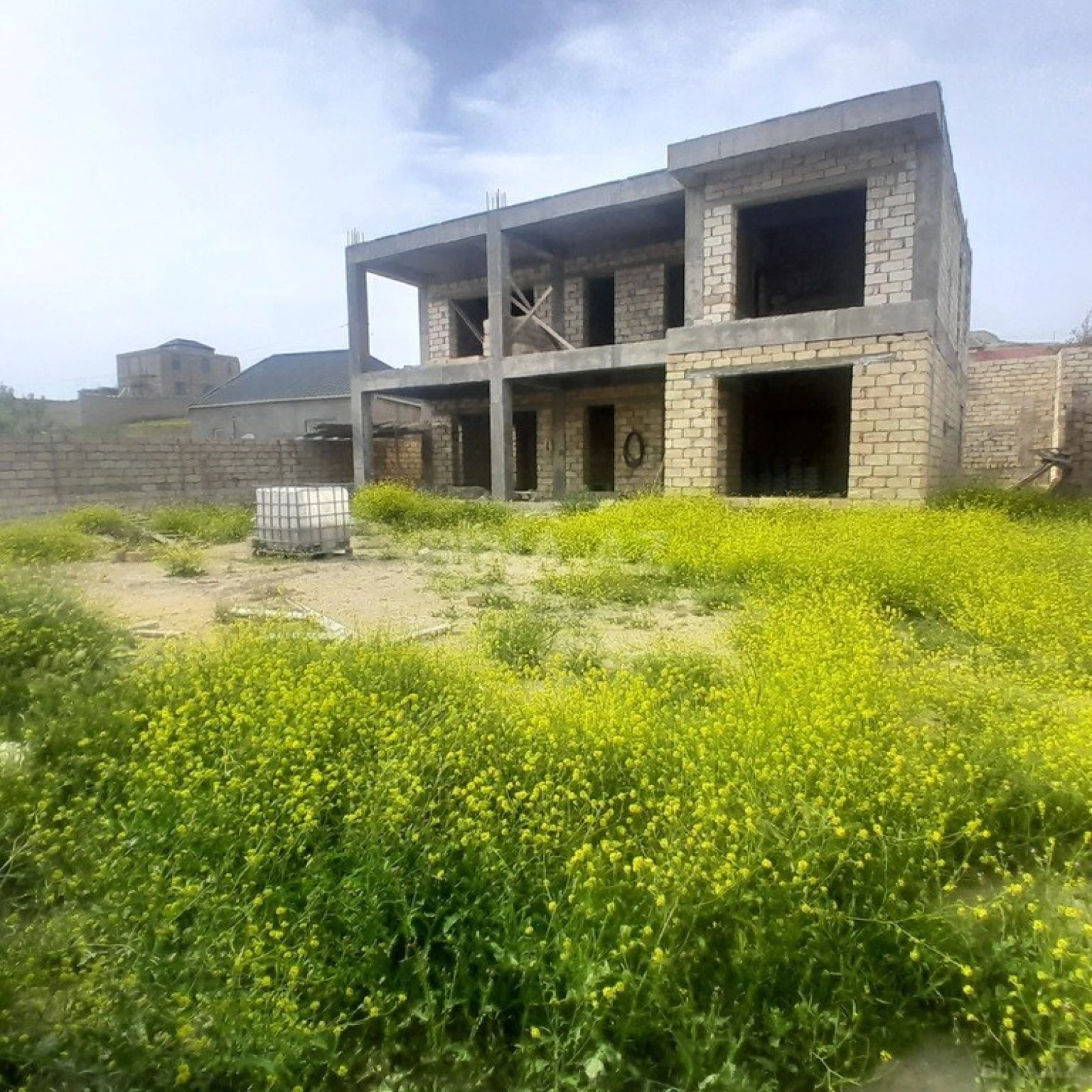 Satılır 6 otaqlı həyət evi 370 m²