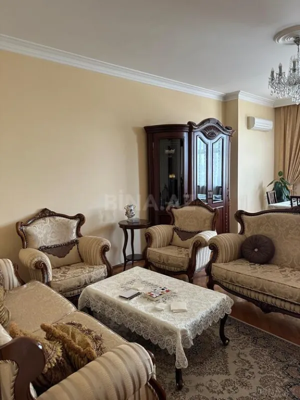 Satılır 3 otaqlı mənzil 125 m²